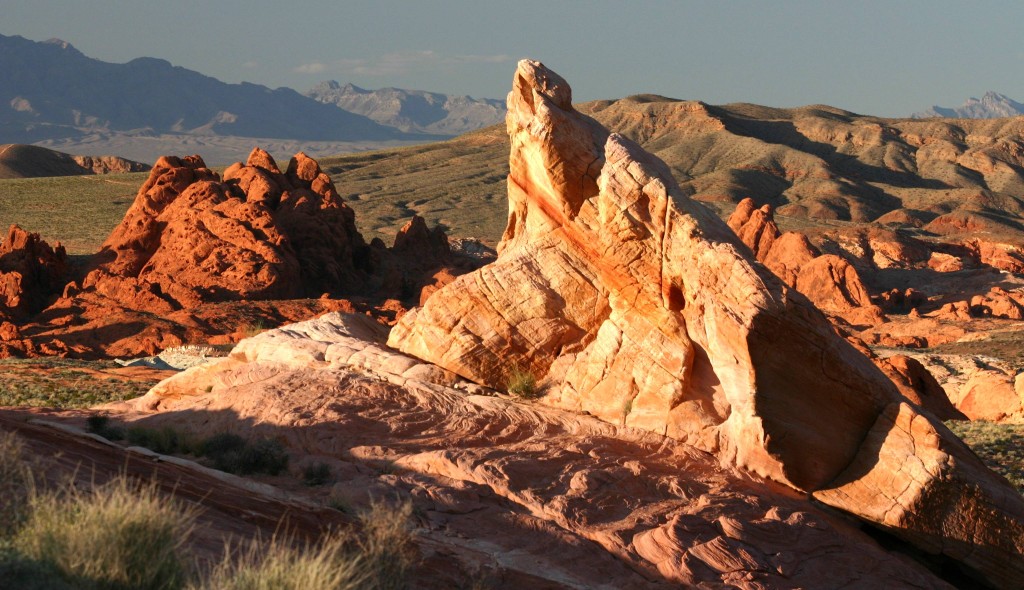 Colored_rocks_in_the_Valley_of_Fire