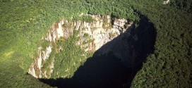 Rainforest Sinkholes – Jaua-Sarisarinama National Park Venezuela