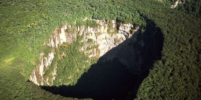 Rainforest Sinkholes – Jaua-Sarisarinama National Park Venezuela